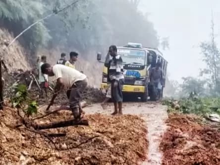 Jalanan longsor di NTT
