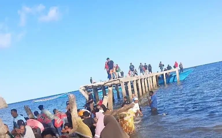 Jembatan di Maluku Tengah Ambruk