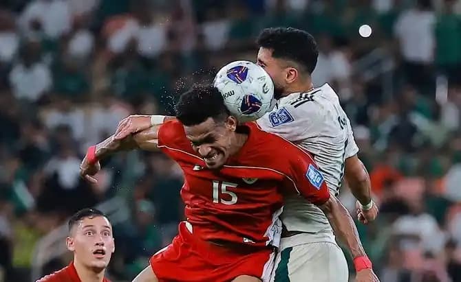Joey Pelupessy berduet dengan Marc Klok menjadi jenderal lini tengah lapangan, didampingi oleh Ricky Kambuaya saat melawan Arab Saudi