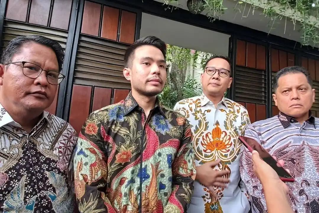Jokowi Kumpulkan Pengacaranya di Solo, Bahas Gugatan Esemka hingga Ijazah Palsu