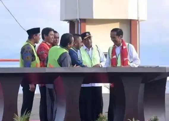 Jokowi meresmikan salah satu Bandara di Morowali, Sulawesi Tengah