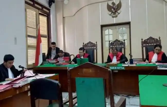 JPU Kejari Belawan Rizki Fajar saat membacakan tuntutan kepada kedua terdakwa kasus penyelundupan narkoba di Pengadilan Negeri Medan, Jumat (25/4/2025)