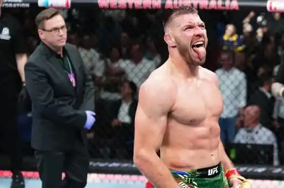 Juara kelas menengah Ulimate Fighting Championship (UFC) Dricus du Plessis