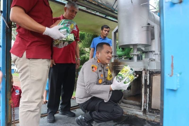 Polres Langkat Musnahkan 22,7 Kilogram Sabu-sabu
