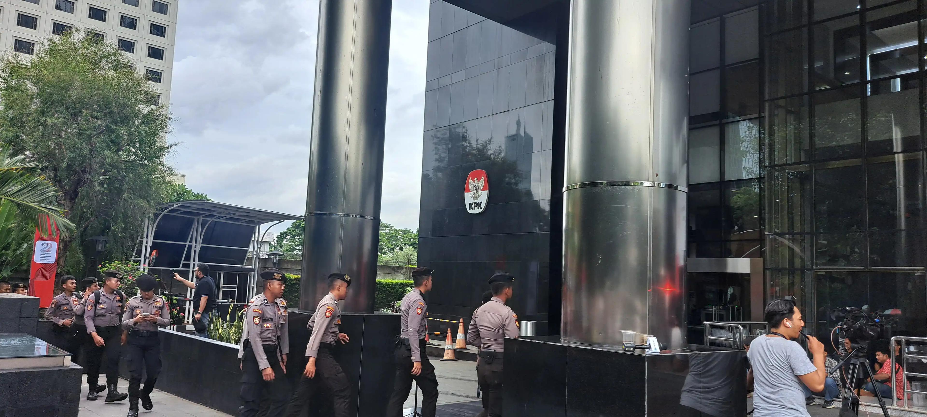 Kabar Hasto Tersangka Menyeruak, Polisi Stand By di KPK
