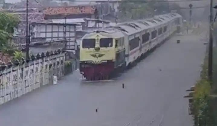 KAI Catat Refund Tiket Kereta Imbas Banjir Tembus Rp3,5 M