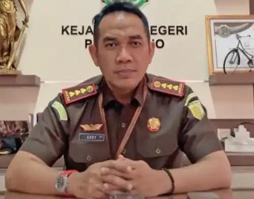 Kajari Bekasi Eddy
