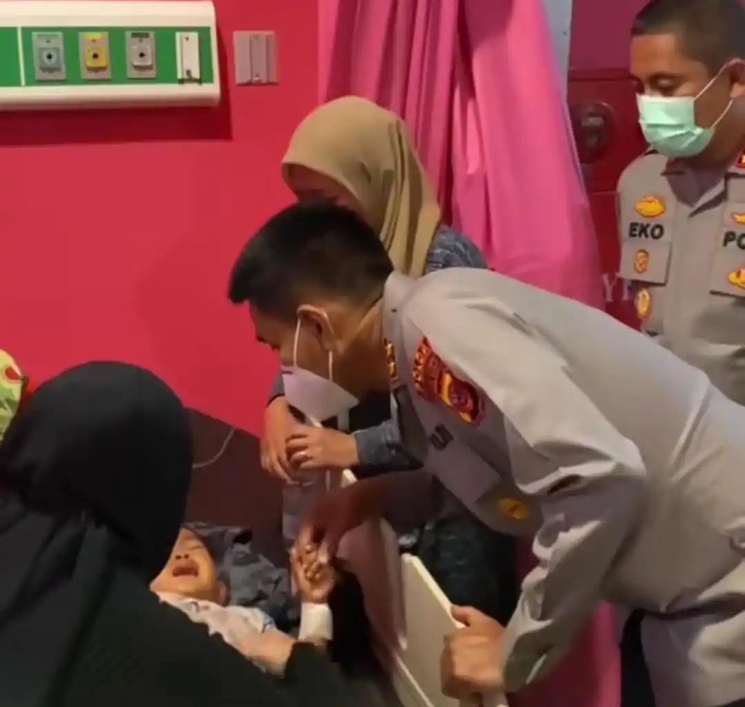 Kapolda Jabar Jenguk Balita Korban Kecelakaan Beruntun di GT Ciawi