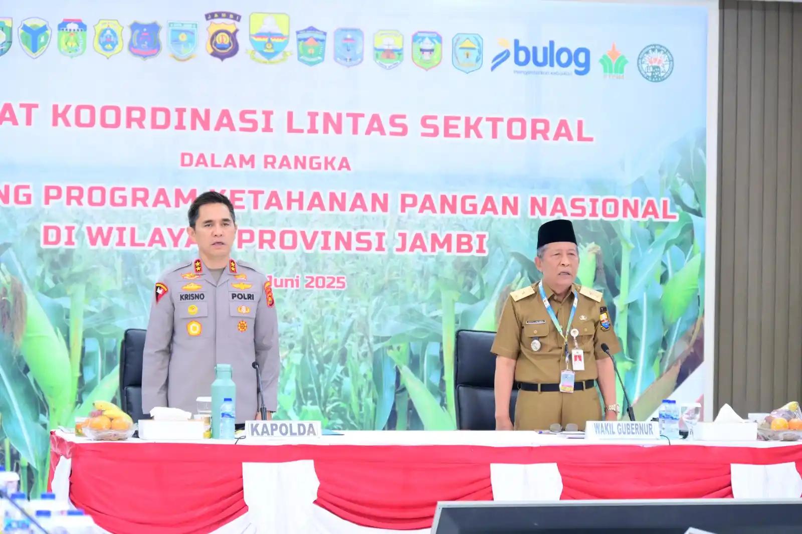 Kapolda Jambi Irjen Pol. Krisno H. Siregar bersaman Wakil Gubernur Jambi H. Abdullah Sani