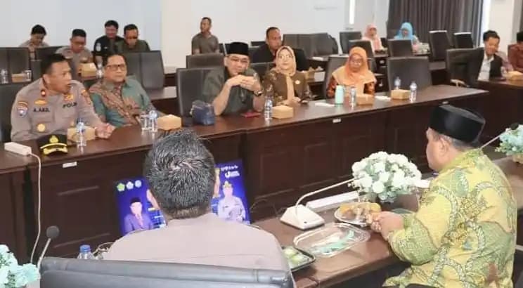 Kapolresta Jambi, Kombes Pol Boy Sutan Binanga Siregar bersama Rektor UIN STS Jambi, Prof. Dr. Kasful Anwar