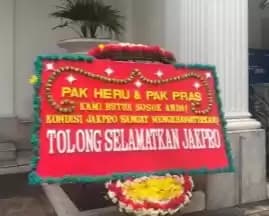 Karangan Bunga Selamatkan Jakpro di Balai Kota DKI Jakarta