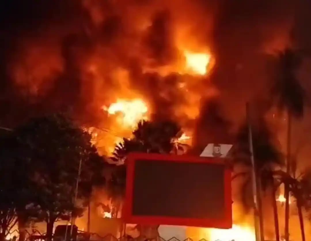 Kasi Kesra Ujung Pandang dan Satpol PP Tewas Usai Terjebak di Gedung DPRD Makassar yang Dibakar Massa