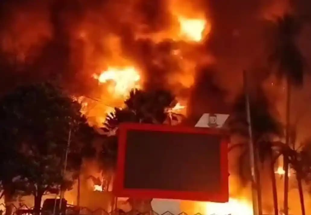 Kasi Kesra Ujung Tanah Terjebak Api