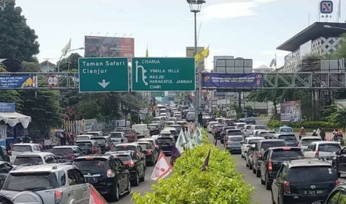Jalur Puncak Macet Parah Saat Libur Sudah Biasa, Kalau Tak Macet Itu Baru Luar Biasa