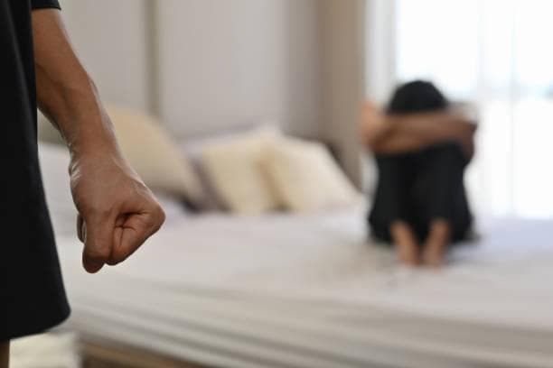 Suami yang Aniaya Istri Hamil Jadi Tersangka Tapi Tak Ditahan