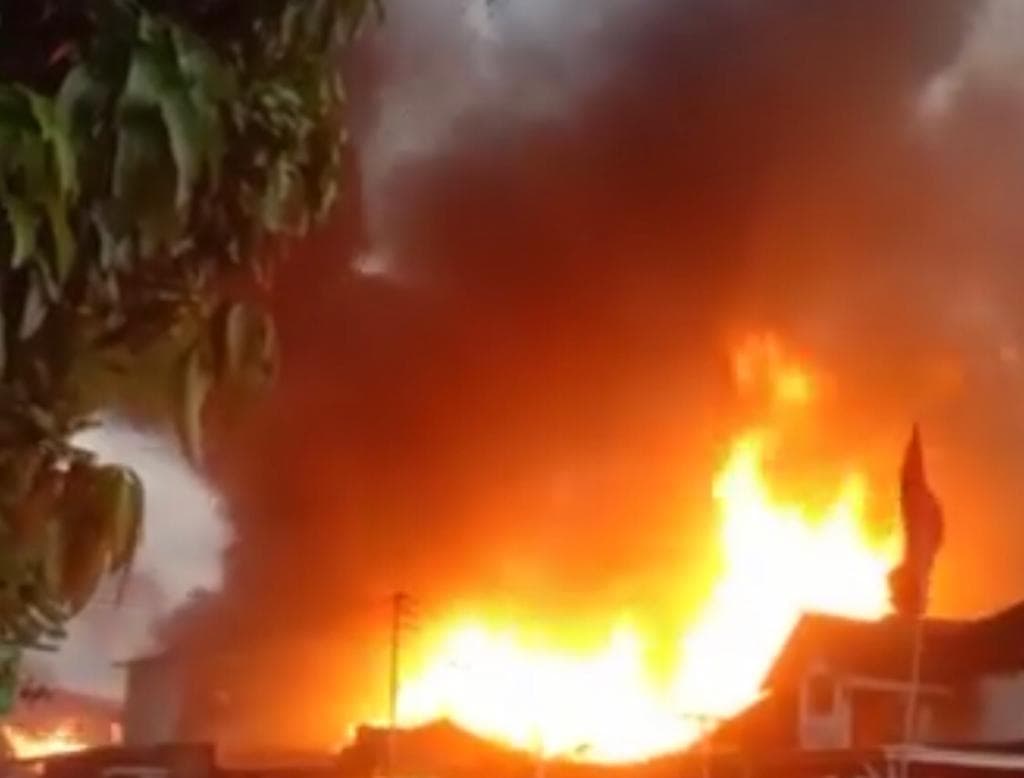 Empat Kios di Pulogebang Ludes Terbakar