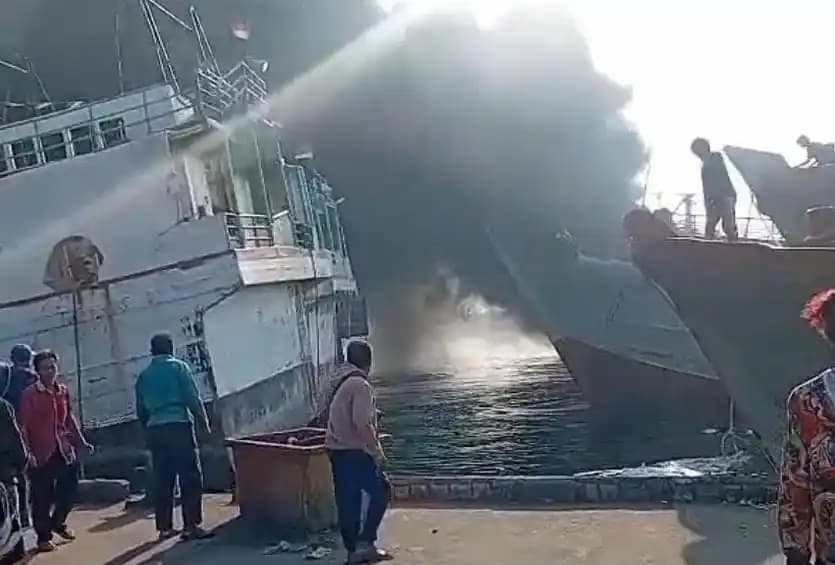 Kebakaran Kapal di Dermaga Barat, Penjaringan, Jakarta Utara, Sabtu (16/8/2025)