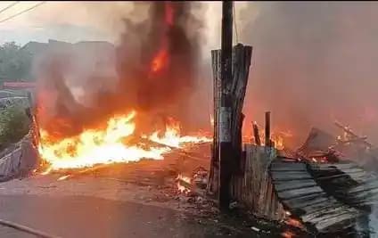 Kebakaran lapak barang bekas di Duren Sawit