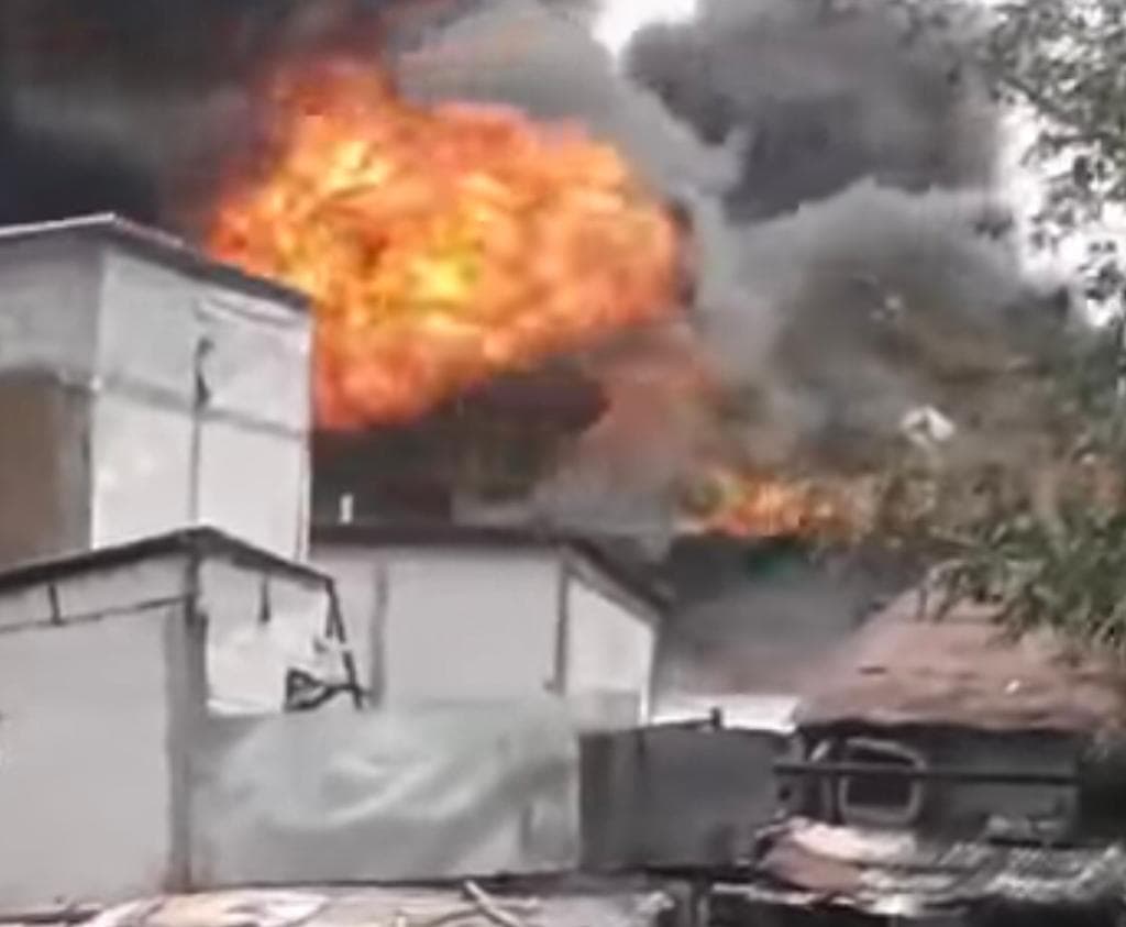 Kebakaran Pabrik Sandal di Penjaringan, 24 Damkar Dikerahkan