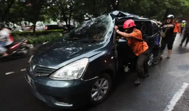 Kecelakaan beruntun di Surabaya