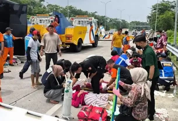 Kecelakaan Bus dinas Brimob di Tol Pandaan-Malang