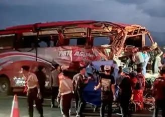 kecelakaan bus pariwisata di tol Pandaan-Malang