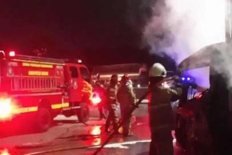 Kecelakaan di Gerbang Tol Ciawi arah Bogor-Jakarta pada Selasa malam (4/2/2025)