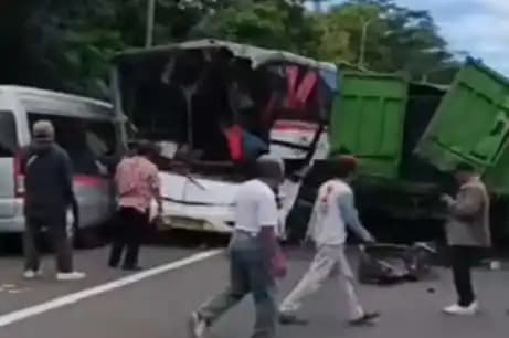 kecelakaan tol cipularang