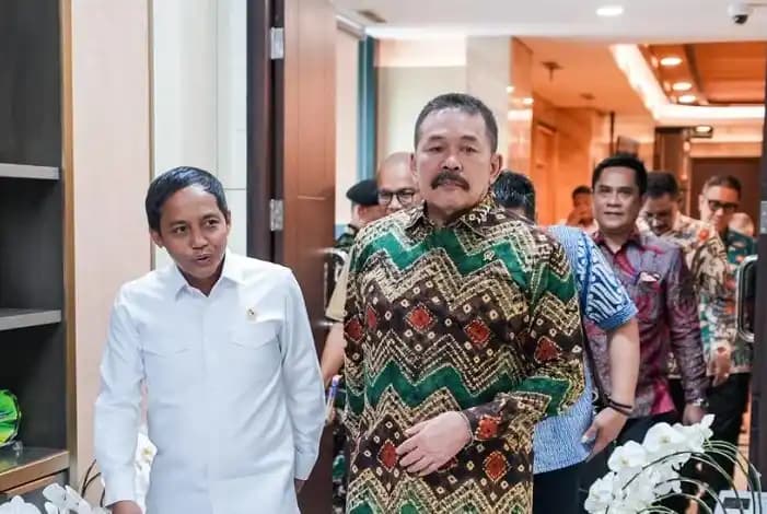 Kejagung Didesak Periksa Menhut Raja Juli, Diduga Terlibat Ilegal Logging
