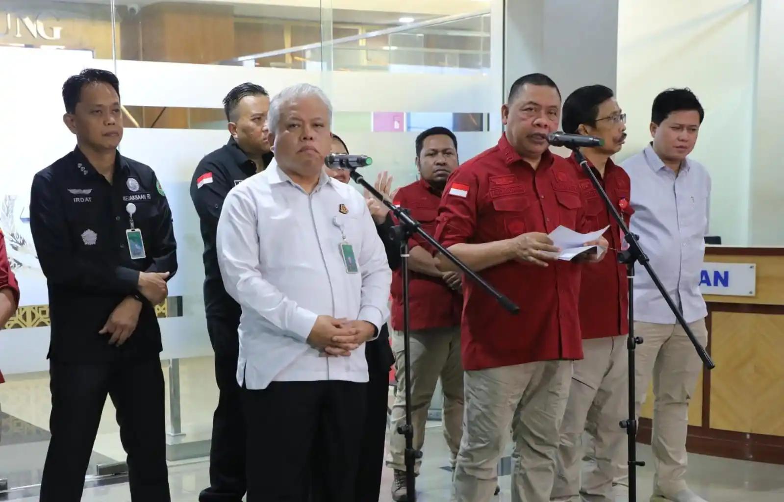 Kejagung Sita Dokumen Penting dari PT Orbit Terminal Merak hingga Rumah Riza Chalid