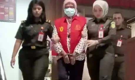 Kejari Batam menahan tersangka korupsi pengadaan RSUD Embung Fatimah, Batam