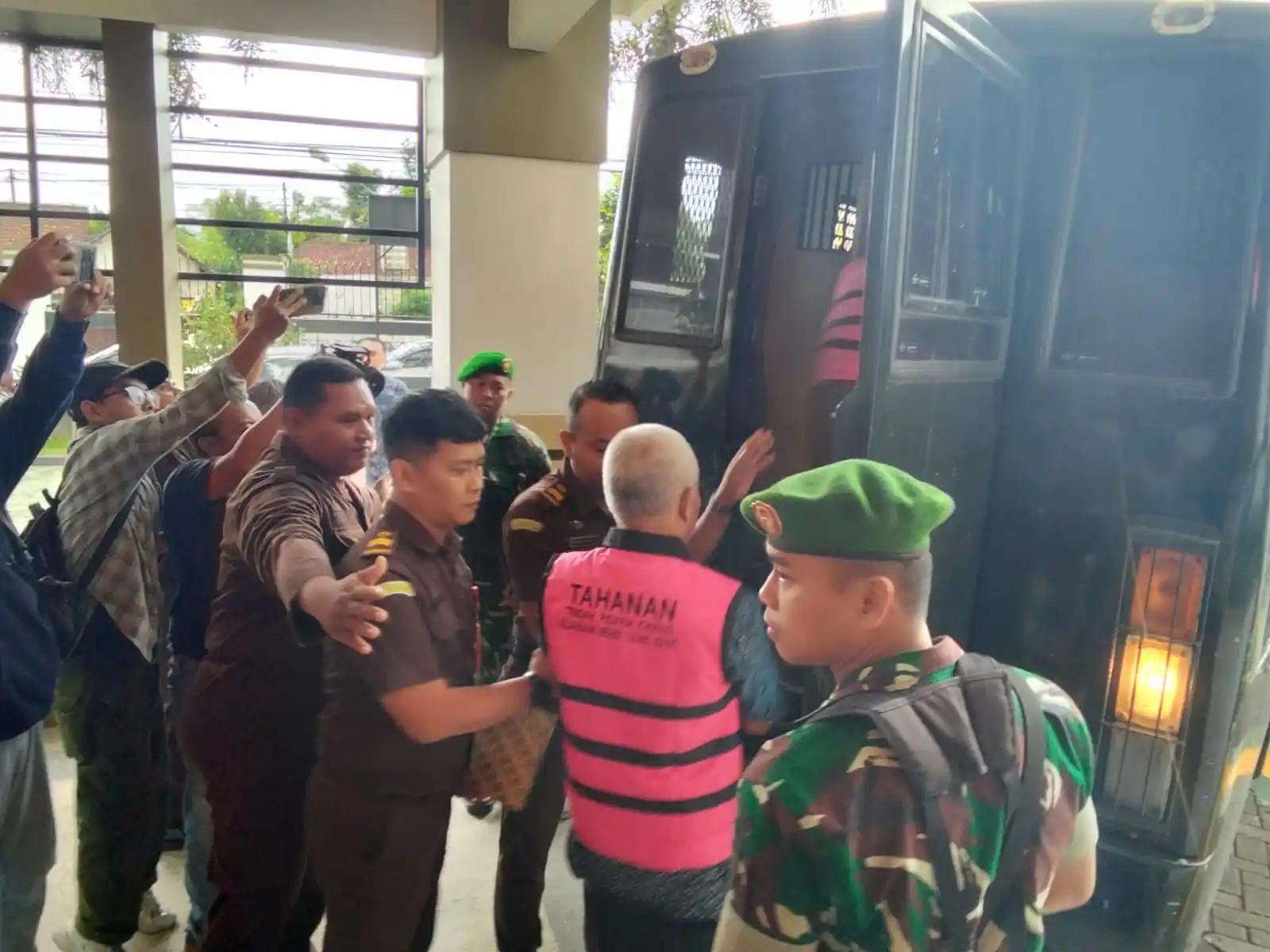 Kejari Tulungagung Jebloskan Empat Tersangka Korupsi Dana Desa dan SKTM ke Sel Tahanan