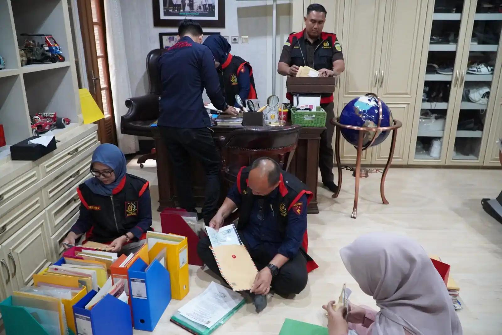 Kejati Sumsel Geledah Rumah Mantan Gubernur Alex Noerdin