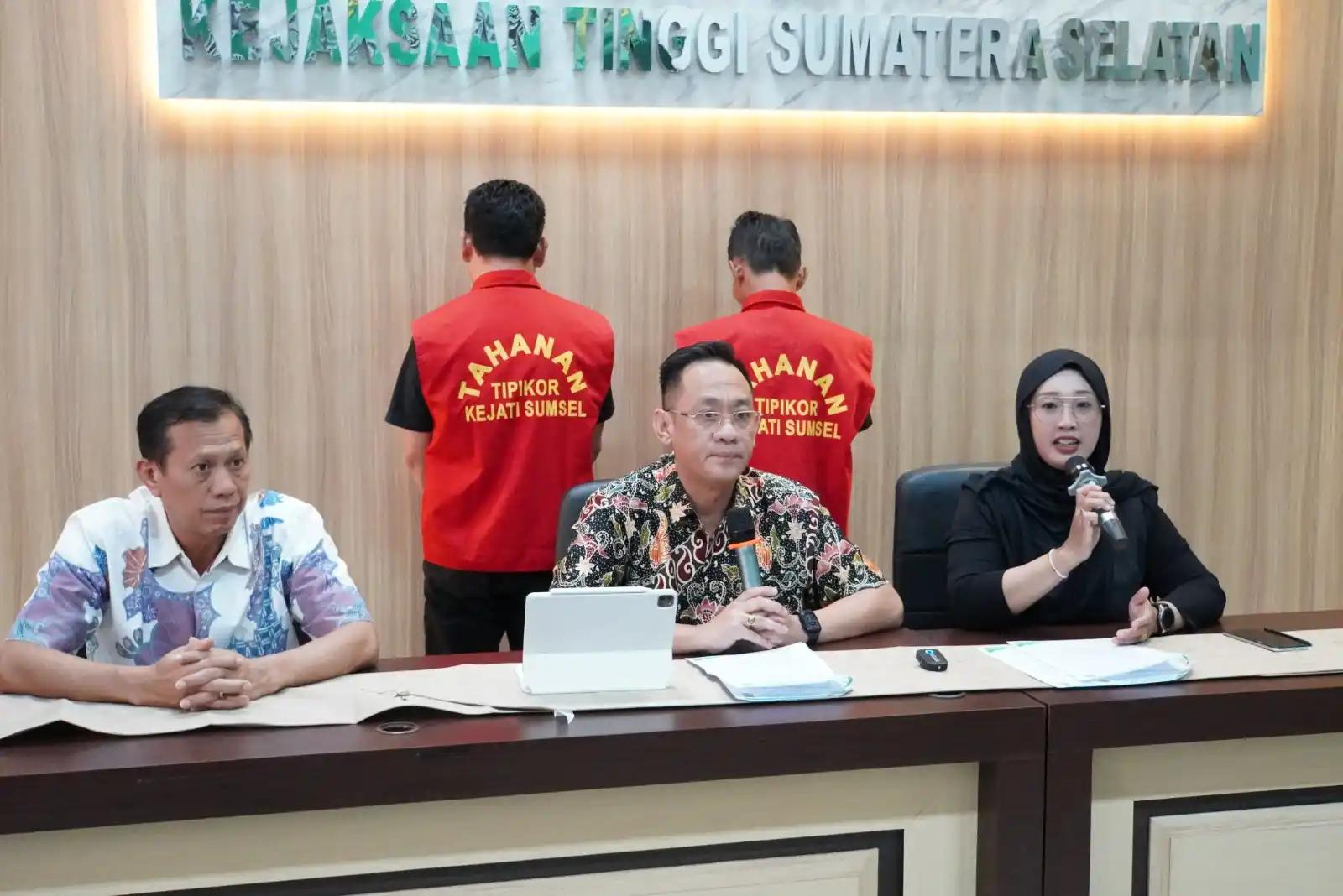 Kejati Sumsel Tahan 2 Tersangka Pemerasan dalam OTT di Kantor Kecamatan Lahat