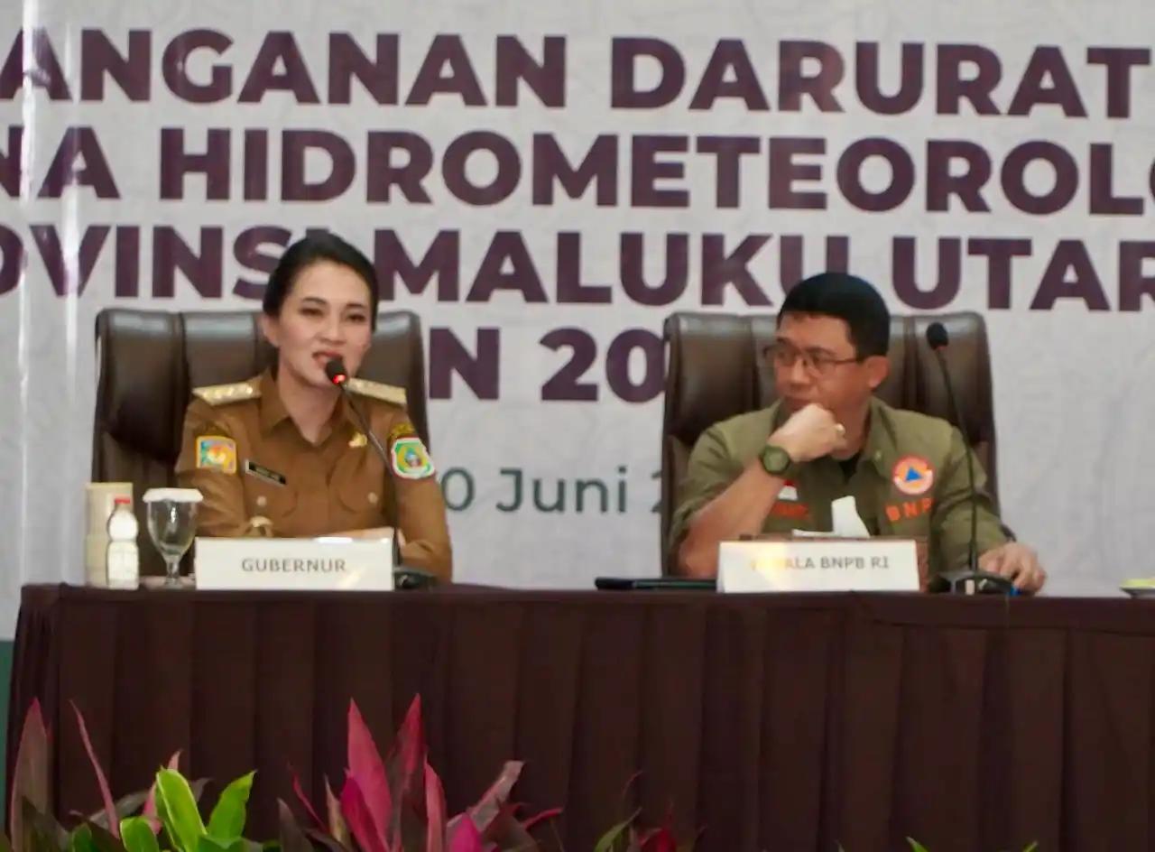 Kepala BNPB Letjen TNI Suharyanto bersama Gubernur Malut Sherly Tjoanda