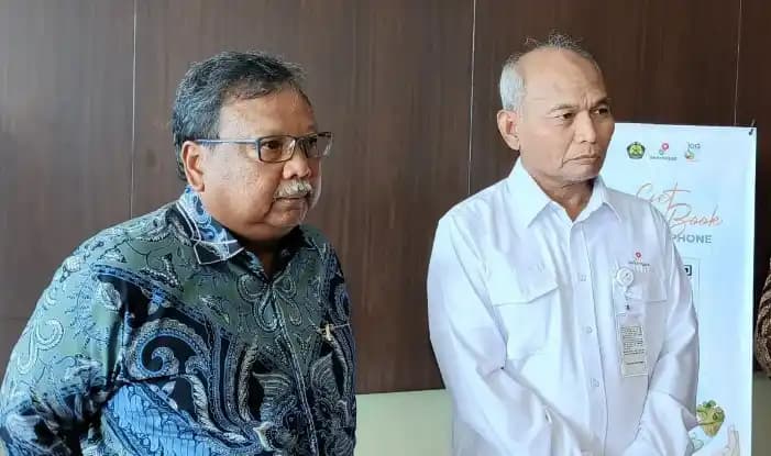Kepala Satuan Kerja Khusus Pelaksana Kegiatan Usaha Hulu Minyak dan Gas Bumi (SKK Migas) Djoko Siswanto (kanan) dan Penasihat Kepala SKK Migas Nanang Abdul Manaf (kiri)
