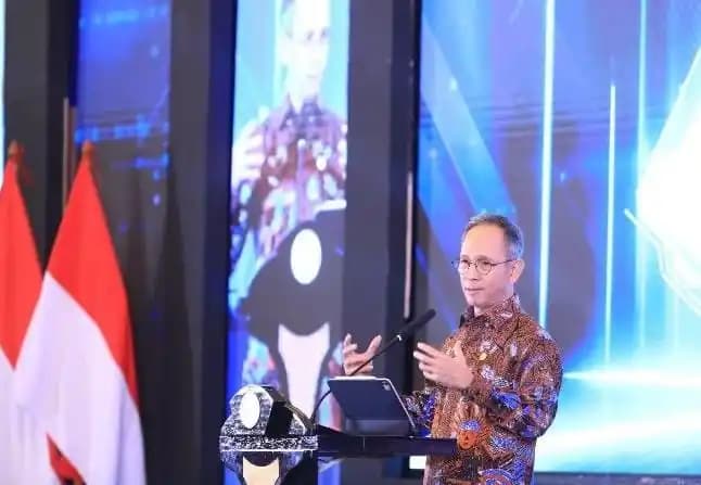 Ketua Dewan Komisioner OJK, Mahendra Siregar