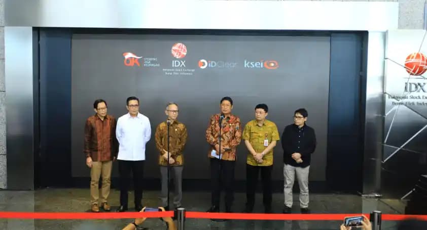 Ketua Dewan Komisioner OJK, Mahendra Siregar