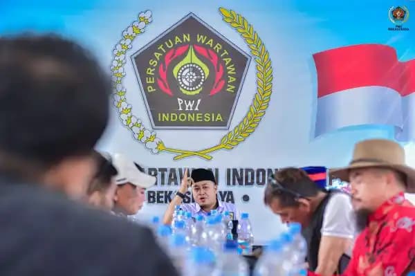 Ketua PWI Bekasi Raya, Ade Muksin Saat Konfrensi Pers