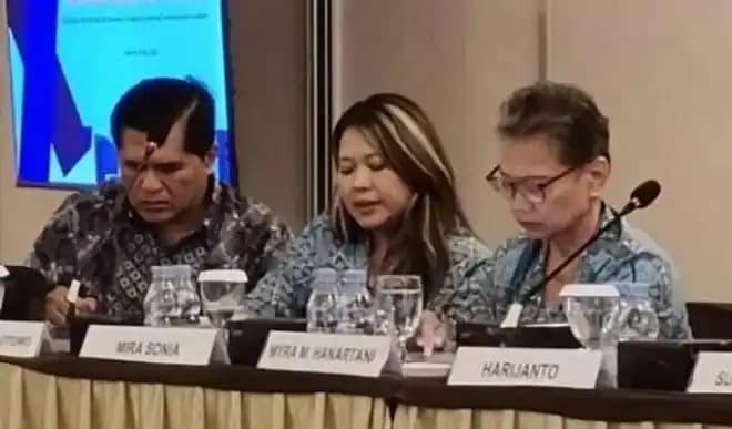 Ketua Umum Asosiasi Bisnis Alih Daya Indonesia (ABADI), Mira Sonia (Tengah) dalam acara Media Briefing Apindo di Jakarta