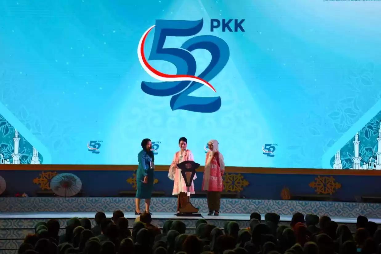 Ketua Umum TP PKK, Tri Suswati Tito Karnavian saat memberikan sambutan malam puncak perayaan HKG PKK ke-52 tingkat nasional di Pamedan Pura Mangkunegara Kota Solo, Kamis (16/5/2024).