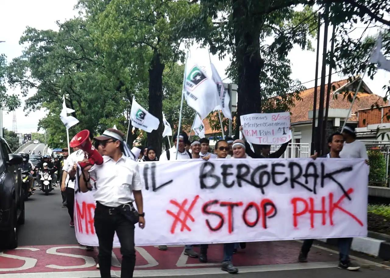 Kinerja Industri Tekstil Terpuruk, Visi Industri Pemerintah Dipertanyakan Keras