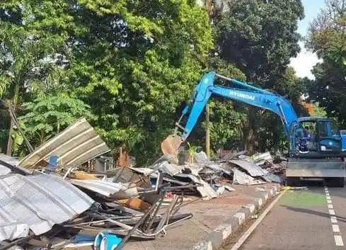 Kios-kios di Pasar Barito Dibongkar
