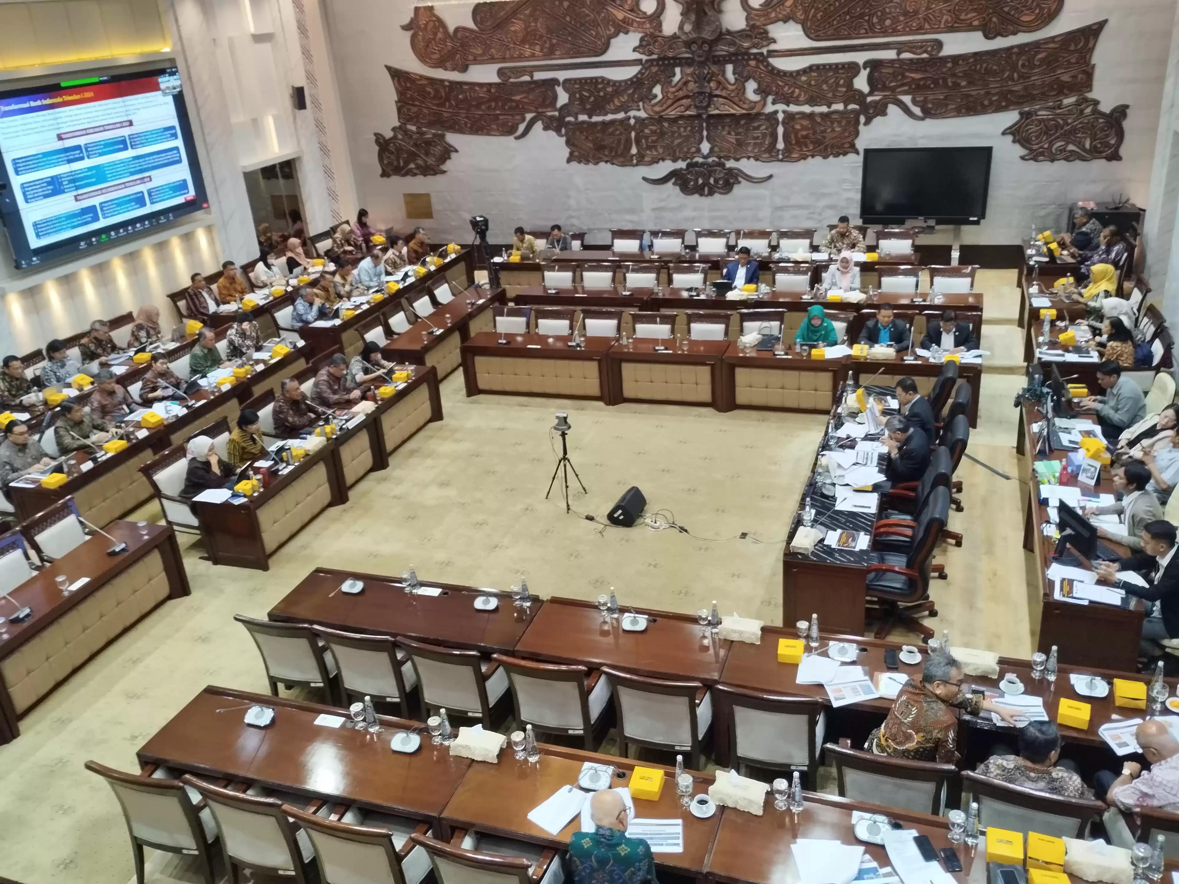 Komisi XI gelar Rapat Kerja dengan Gubernur Bank Indonesia (BI). (Foto: MI/Dhanis)