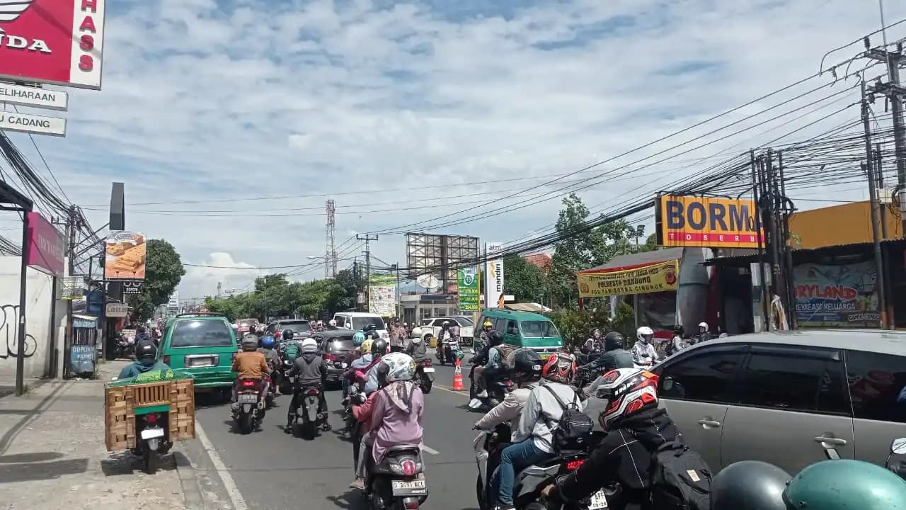 Kondisi arus lalu lintas di Jalan Raya Cibiru-Cileunyi