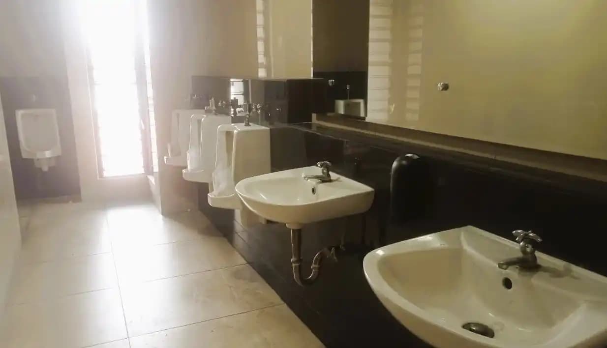 Kondisi dalam Toilet di lantai 4 kantor Dinas Pendidikan Provinsi Jawa Barat