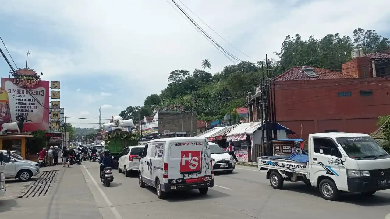 Kondisi kemacetan di Jalan Raya Cileunyi-Cibiru
