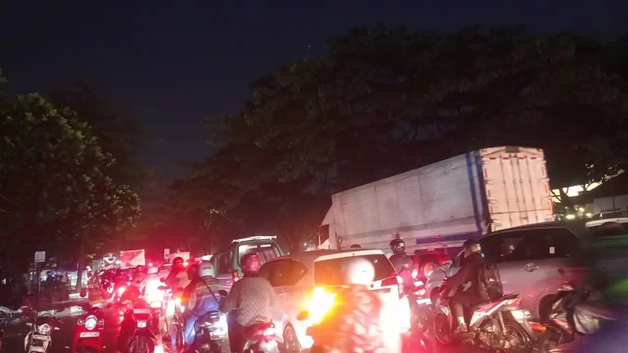 Kondisi kemacetan parah di Jalan Soekarno Hatta, Kota Bandung