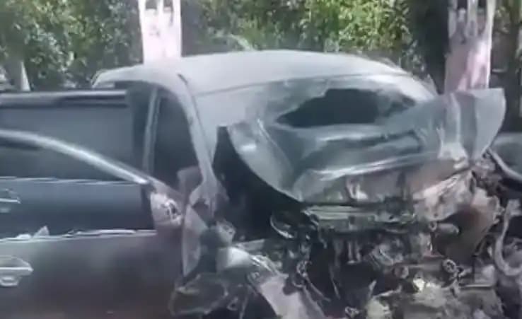 Kondisi kendaraan korban yang bertabrakan dengan truk