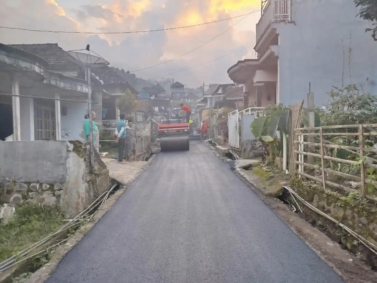 Kondisi pembangunan jalan lingkar Desa Ngabab Kecamatan Pujon Kabupaten Malang